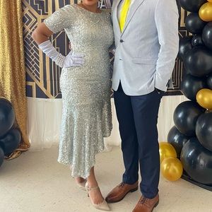 Selling this beautiful, modest, elegant dress